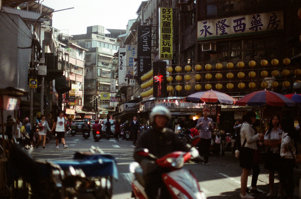 <h4><i>night market in the day</i></h4>
					<h4><b> Keelung, Taiwan <br> Nikon FM 2 [35mm}  <br> April 2019 </b></h4>
					<h4> A bustling night market in the day. Taiwan remains one of my favorite countries to visit, rich with culture and lots of really good street food. </h4>